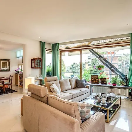 Terrazza Piccolomini: Elegant Stunning View Over Rome/st Peter's Dome Roma