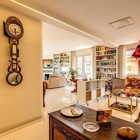 Apartment Terrazza Piccolomini: Elegant Stunning View Over Rome/st Peter's Dome Rome