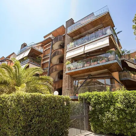 Terrazza Piccolomini: Elegant Stunning View Over Rome/st Peter's Dome Apartment *