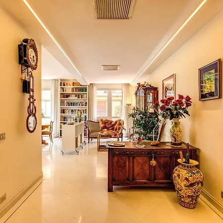 Terrazza Piccolomini: Elegant Stunning View Over Rome/st Peter's Dome * Roma