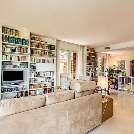 Terrazza Piccolomini: Elegant Stunning View Over Rome/st Peter's Dome Apartamento