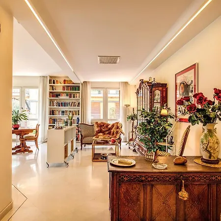 Terrazza Piccolomini: Elegant Stunning View Over Rome/st Peter's Dome Roma